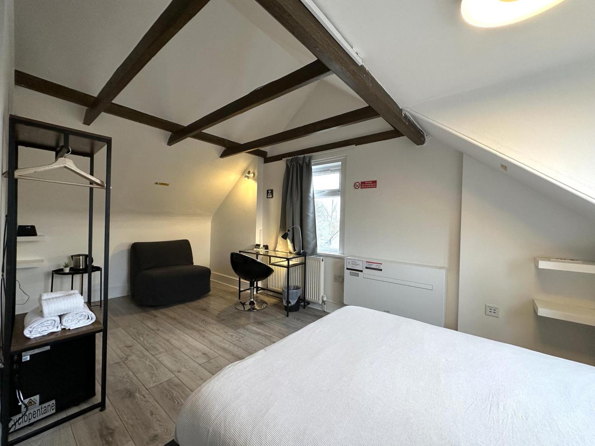 Sleeplicity London Heathrow Hotel Feltham