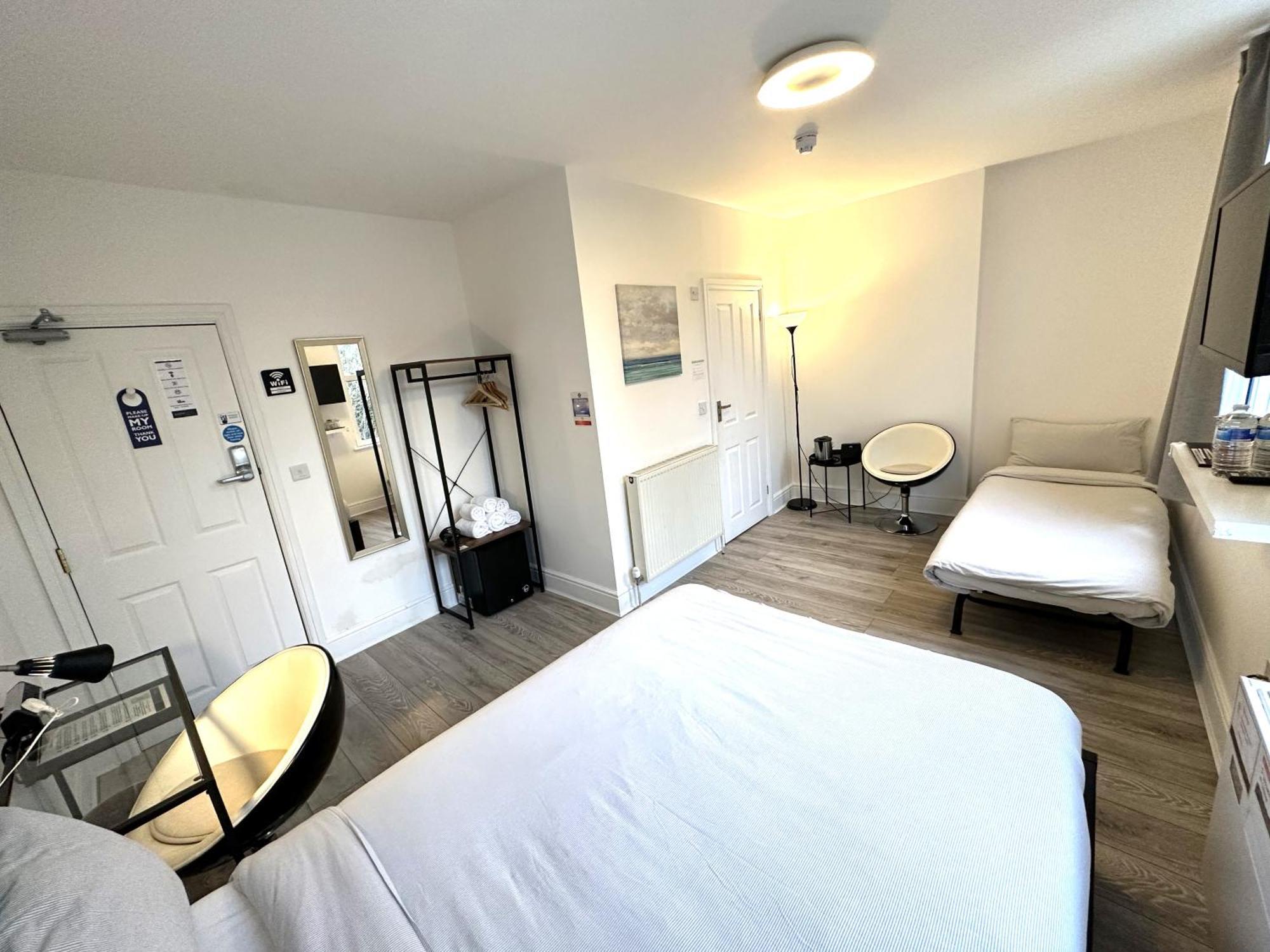 Sleeplicity London Heathrow 3* Feltham